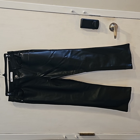 Zara Black Vegan Leather Slight Flare Cropped Pants 4 NWOT - Picture 3 of 8